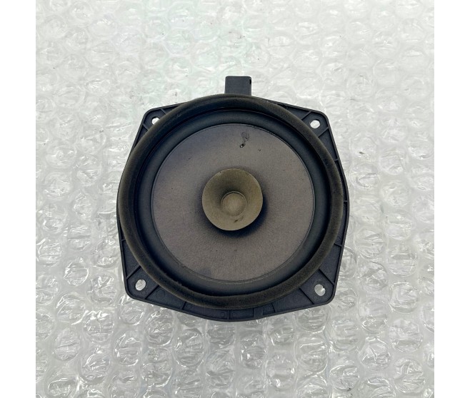 FRONT DOOR SPEAKER FOR A MITSUBISHI PAJERO - V68W