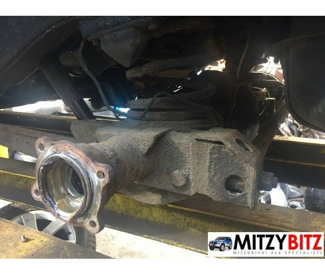 4.900 REAR AXLE AND DIFF NO ABS TYPE FOR A MITSUBISHI PAJERO - V46WG