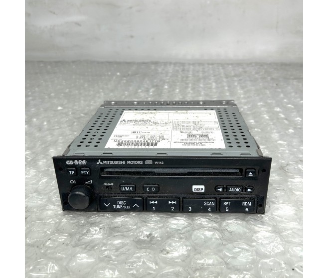 W142 RADIO STEREO CD PLAYER FOR A MITSUBISHI PAJERO/MONTERO - V64W