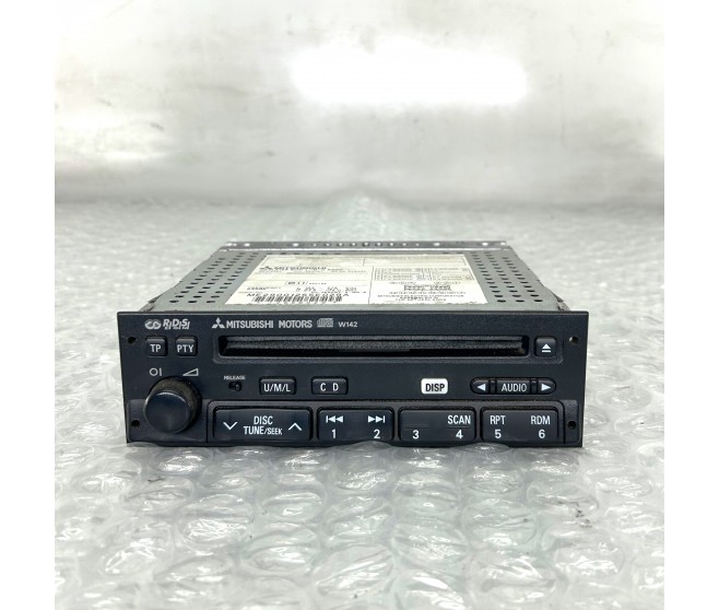 W142 RADIO STEREO CD PLAYER FOR A MITSUBISHI PAJERO/MONTERO - V68W