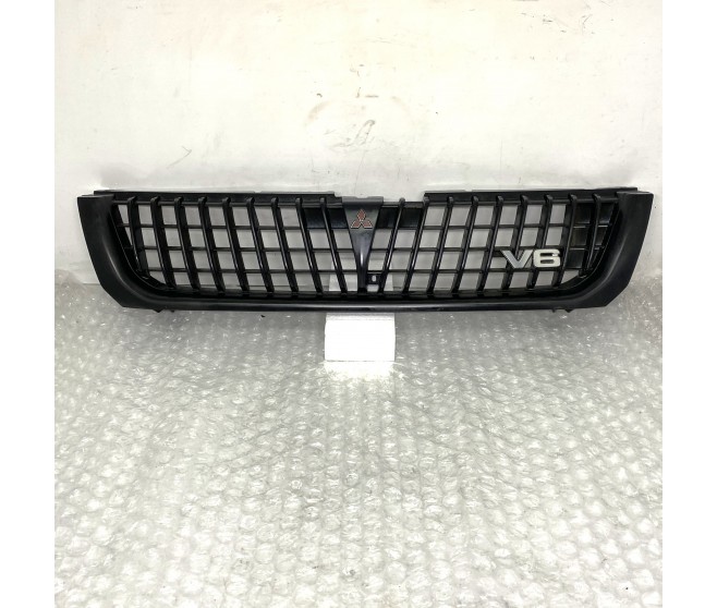 BLACK FRONT RADIATOR GRILLE FOR A MITSUBISHI BODY - 