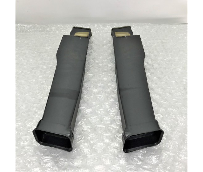 REAR HEATER DUCT LEFT AND RIGHT FOR A MITSUBISHI PAJERO - V76W