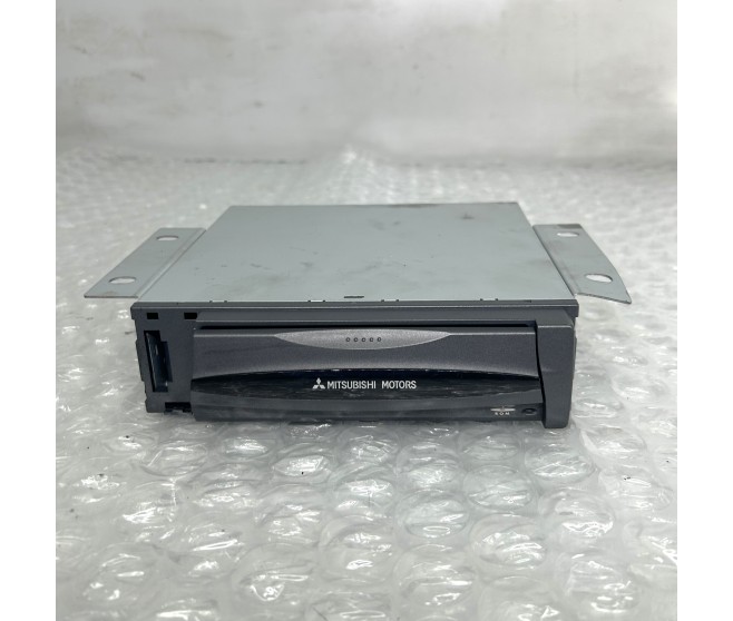 DVD NAVIGATION SYSTEM UNIT MZ313040 FOR A MITSUBISHI PAJERO/MONTERO IO - H77W