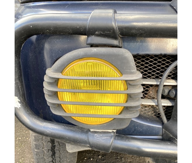YELLOW FOG LAMP PAIR FOR A MITSUBISHI DELICA SPACE GEAR/CARGO - PA5W
