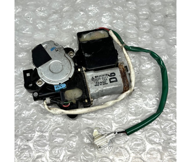 WINDOW REGULATOR MOTOR FRONT RIGHT FOR A MITSUBISHI V20-50# - WINDOW REGULATOR MOTOR FRONT RIGHT