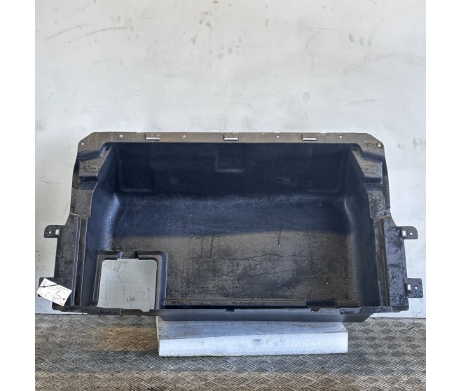 CARGO FLOOR BOX FOR A MITSUBISHI MONTERO - V75W