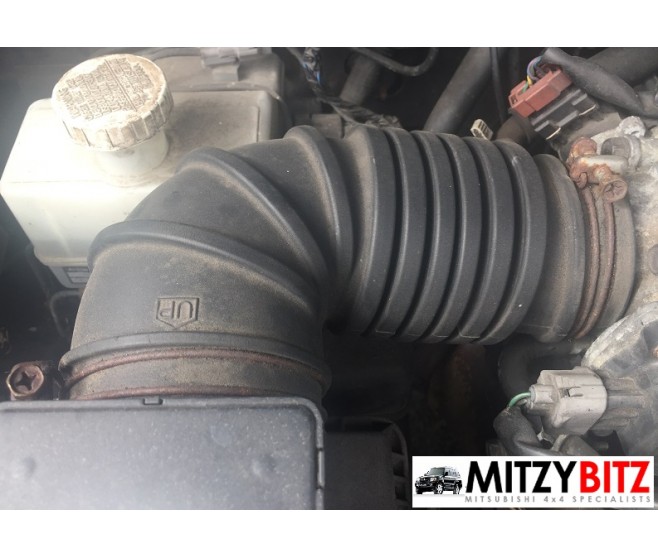 AIR CLEANER TO THROTTLE BODY HOSE FOR A MITSUBISHI PAJERO - V75W
