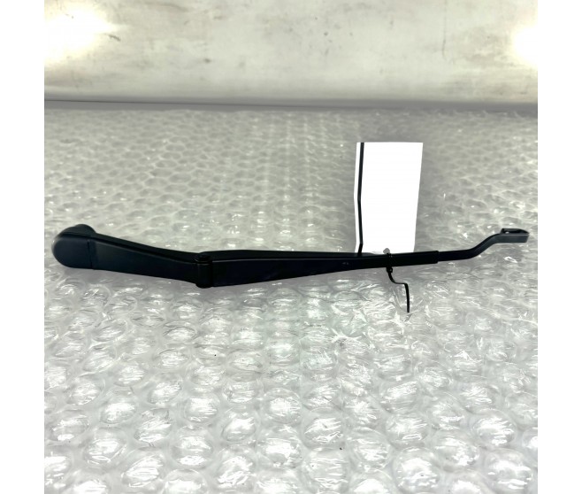 WIPER ARM FRONT LEFT FOR A MITSUBISHI PAJERO/MONTERO SPORT - K94W