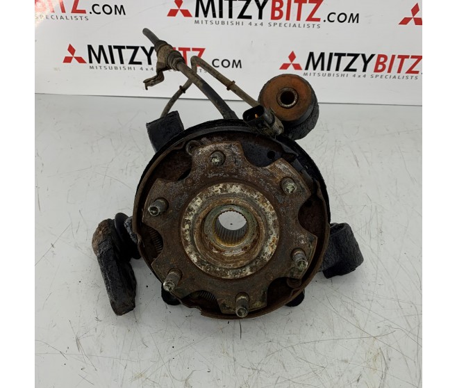REAR RIGHT HUB WITH KNUCKLE AND ABS SENSOR FOR A MITSUBISHI REAR AXLE - 