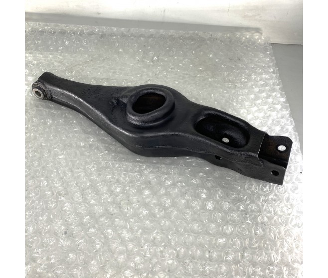 REAR LOWER SUSPENSION ARM FOR A MITSUBISHI V70# - REAR LOWER SUSPENSION ARM