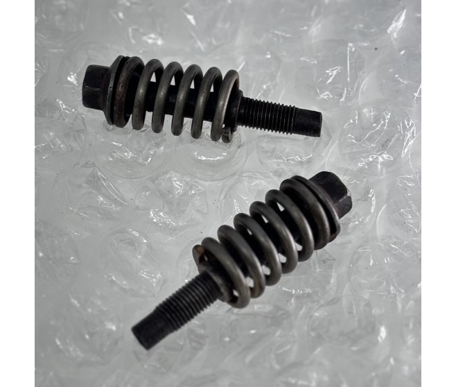 EXHAUST PIPE BOLTS FOR A MITSUBISHI L200 - KB4T