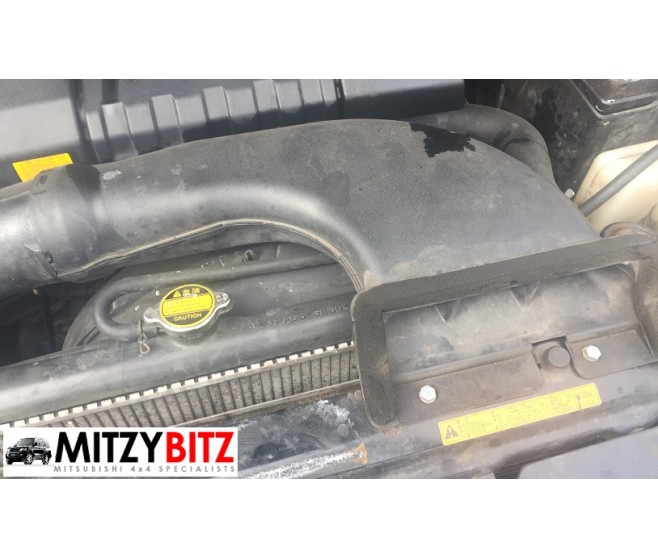 AIR CLEANER INTAKE DUCT FOR A MITSUBISHI PAJERO - V73W