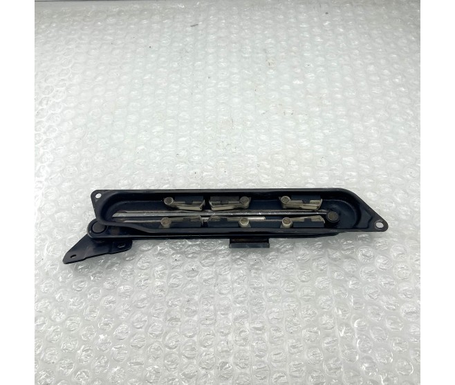 BACK DOOR TAILGATE SAFETY STOPPER FOR A MITSUBISHI PAJERO/MONTERO - V64W