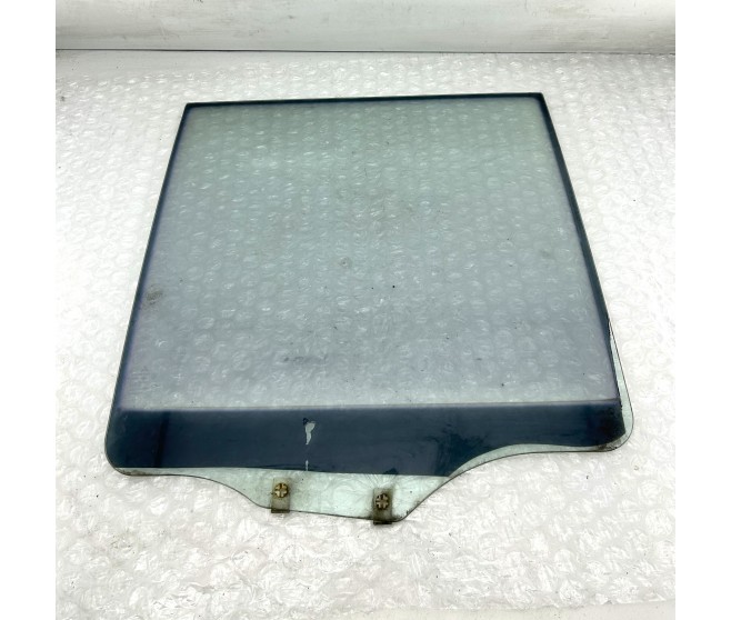 REAR RIGHT DOOR GLASS FOR A MITSUBISHI V90# - REAR DOOR PANEL & GLASS