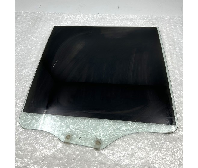 REAR RIGHT DOOR GLASS FOR A MITSUBISHI V80,90# - REAR RIGHT DOOR GLASS