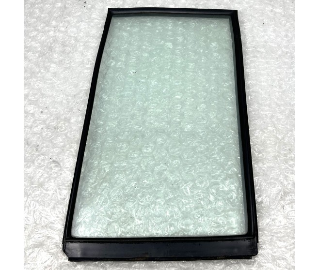 STATIONARY DOOR GLASS REAR LEFT FOR A MITSUBISHI V80,90# - STATIONARY DOOR GLASS REAR LEFT