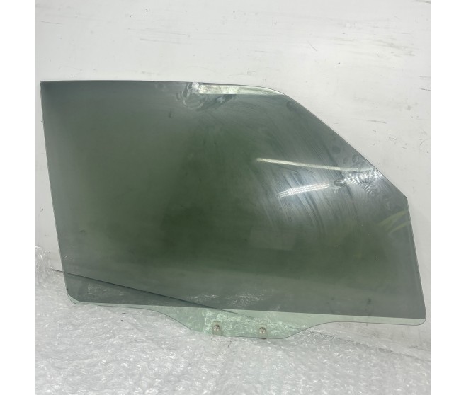 DOOR GLASS FRONT RIGHT FOR A MITSUBISHI V60,70# - DOOR GLASS FRONT RIGHT