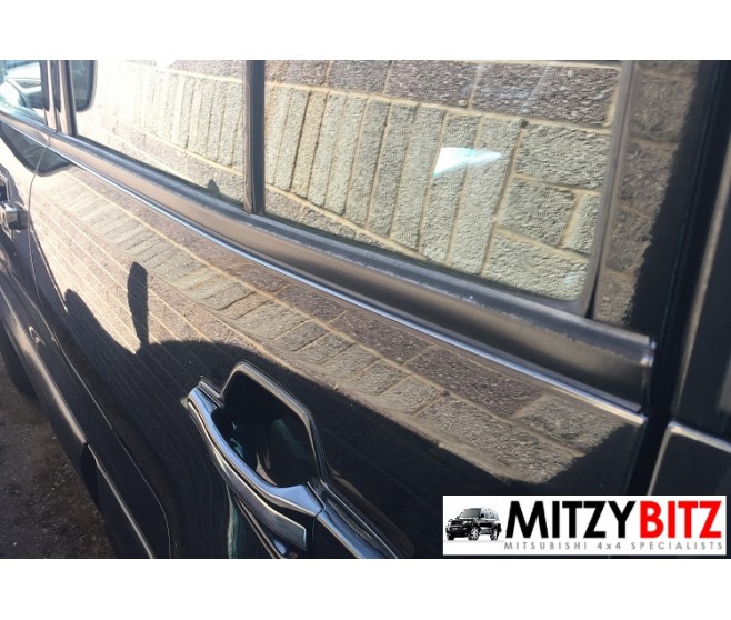 REAR LEFT DOOR TO GLASS WEATHERSTRIP MOULDING FOR A MITSUBISHI PAJERO - V78W