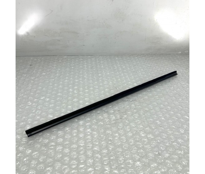 WEATHERSTRIP REAR DOOR BELT INNER RIGHT FOR A MITSUBISHI PAJERO - V78W