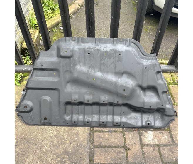 REAR UNDER ENGINE GEARBOX SKID PLATE FOR A MITSUBISHI PAJERO - V68W