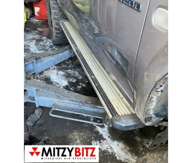 RIGHT SIDE STEP FOR A MITSUBISHI L200 - K74T