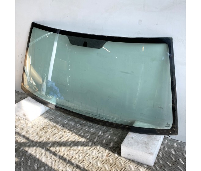 WINDSHIELD GLASS FOR A MITSUBISHI H60,70# - WINDSHIELD GLASS & MOULDING