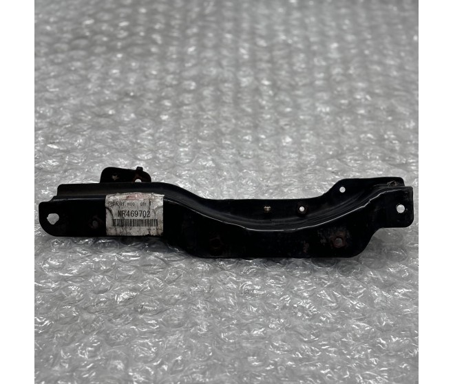 HOOD LATCH SUPPORT FOR A MITSUBISHI NATIVA - K96W