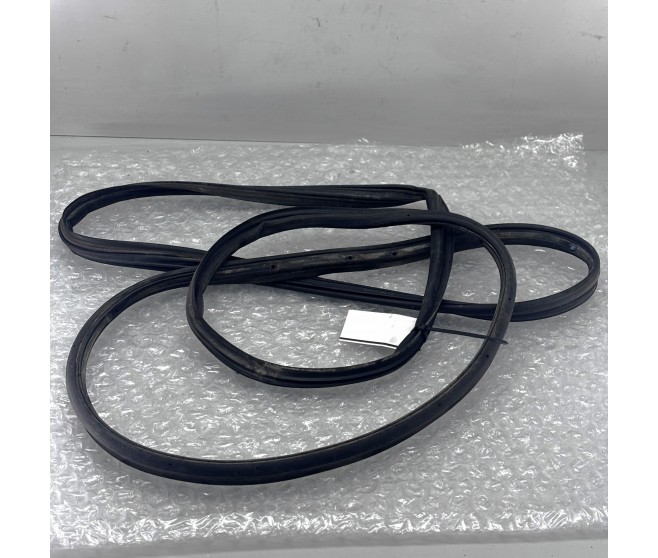 OUTER WEATHERSTRIP FRONT RIGHT FOR A MITSUBISHI H60,70# - OUTER WEATHERSTRIP FRONT RIGHT