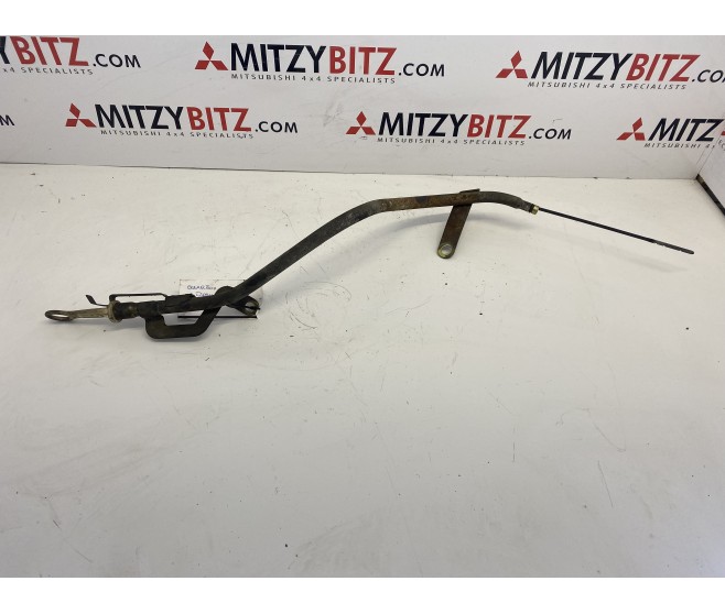 AUTO GEARBOX OIL DIPSTICK AND TUBE FOR A MITSUBISHI V60# - AUTO GEARBOX OIL DIPSTICK AND TUBE