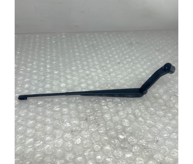 WINDSHIELD WIPER ARM FRONT LEFT FOR A MITSUBISHI V60# - WINDSHIELD WIPER & WASHER