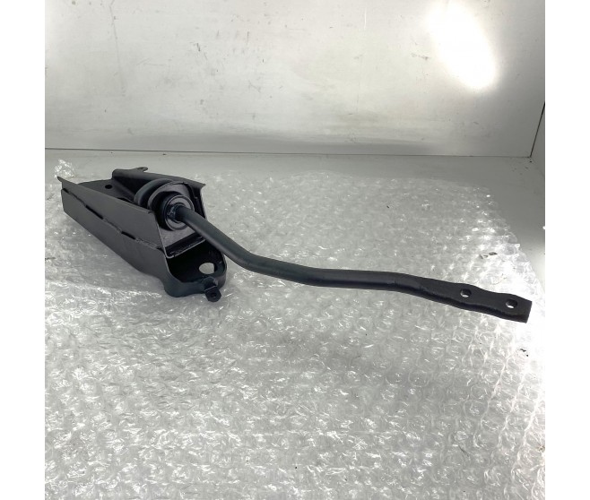 RIGHT FRONT SUSPENSION BRACKET AND  BAR FOR A MITSUBISHI H60,70# - FRONT SUSP STRUT & SPRING