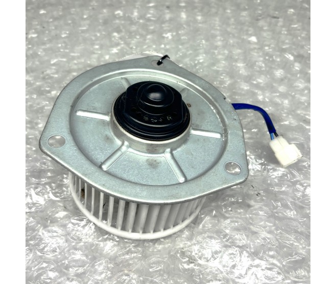 REAR HEATER BLOWER FAN AND MOTOR FOR A MITSUBISHI MONTERO - V75W