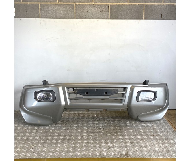 FRONT BUMPER WITH FOG LAMPS FOR A MITSUBISHI PAJERO - V68W