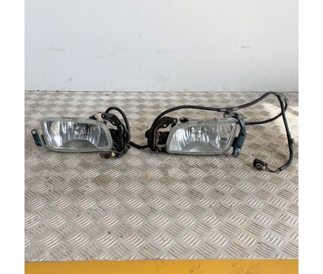 FOG LAMPS WITH LOOM KIT FOR A MITSUBISHI PAJERO/MONTERO - V68W