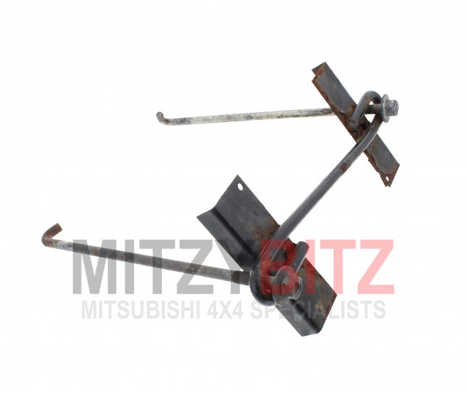 BATTERY HOLDER BRACKET AND BOLTS FOR A MITSUBISHI V80,90# - BATTERY CABLE & BRACKET