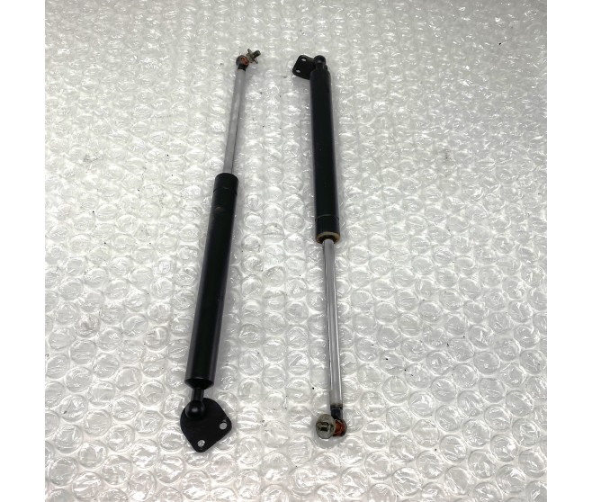 REAR TAILGATE GAS SPRING STRUTS FOR A MITSUBISHI K80,90# - REAR TAILGATE GAS SPRING STRUTS