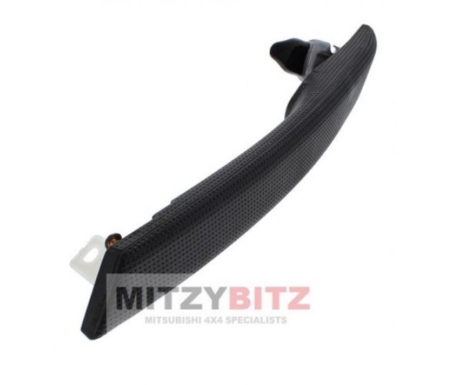 INSIDE DOOR GRAB HANDLE REAR RIGHT FOR A MITSUBISHI PAJERO - V76W