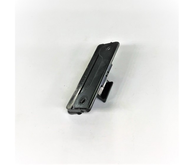 CENTRE FLOOR CONSOLE LOWER LID LOCK LEVER FOR A MITSUBISHI V90# - CENTRE FLOOR CONSOLE LOWER LID LOCK LEVER