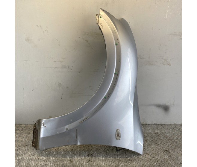 FRONT LEFT WING FOR A MITSUBISHI V60,70# - FRONT LEFT WING