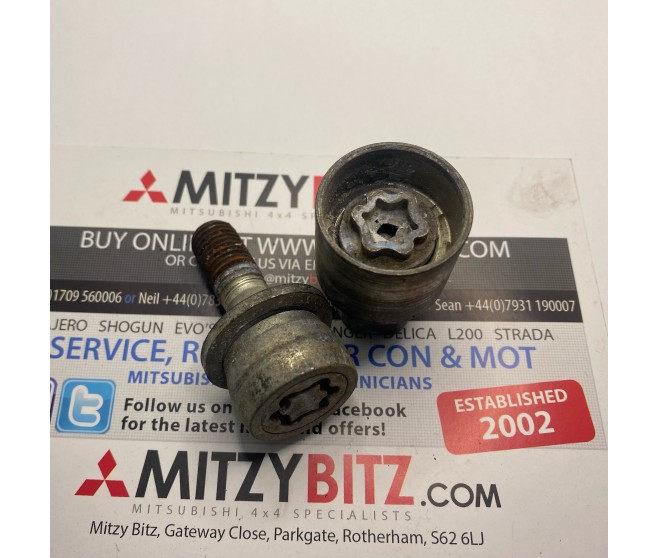 SECURITY SPARE WHEEL BOLT WITH KEY FOR A MITSUBISHI V80,90# - SECURITY SPARE WHEEL BOLT WITH KEY
