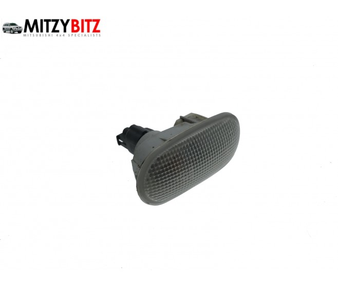 FRONT WING SIDE INDICATOR REPEATER LAMP LIGHT  FOR A MITSUBISHI L200 - K77T
