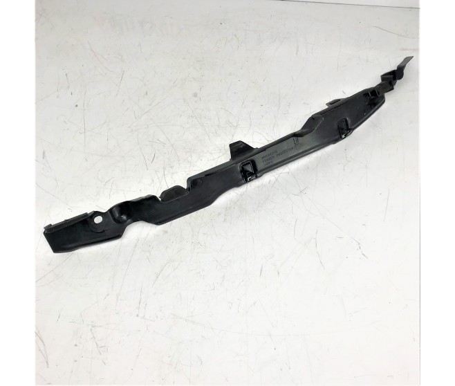 FRONT FENDER PROTECTOR LEFT FOR A MITSUBISHI PAJERO - V68W