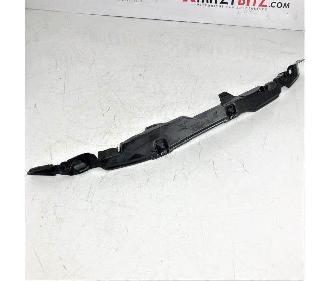 FRONT FENDER PROTECTOR RIGHT FOR A MITSUBISHI PAJERO - V88W