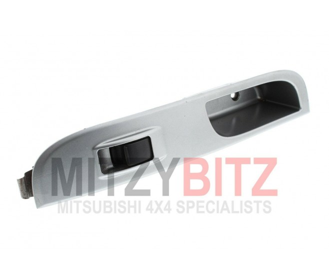 REAR LEFT WINDOW SWITCH AND TRIM FOR A MITSUBISHI L200 - KA4T
