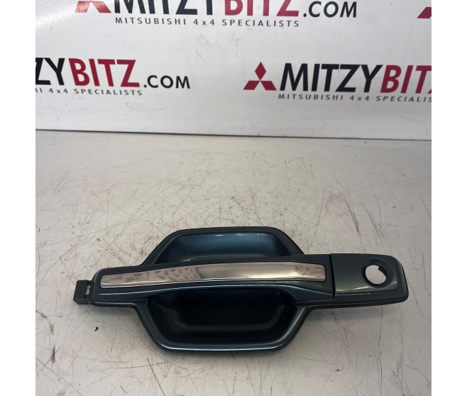 DOOR HANDLE FRONT LEFT FOR A MITSUBISHI PAJERO - V78W