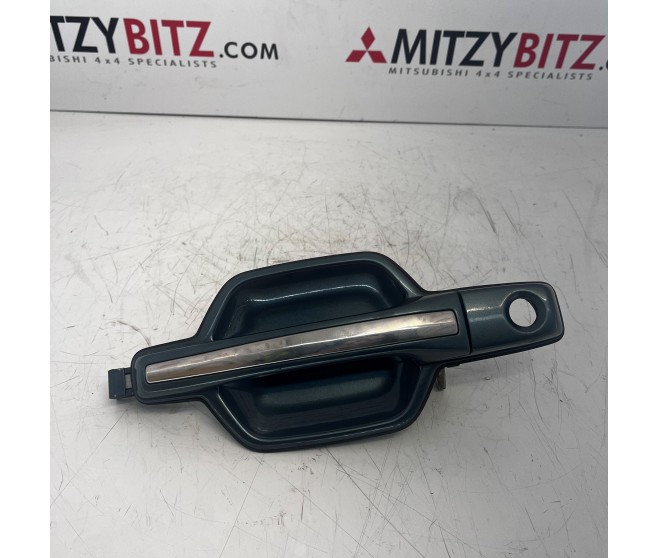 DOOR HANDLE FRONT RIGHT FOR A MITSUBISHI PAJERO - V68W