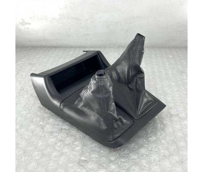 FLOOR CONSOLE TRIM WITH GEARSTICK GAITERS FOR A MITSUBISHI K90# - CONSOLE