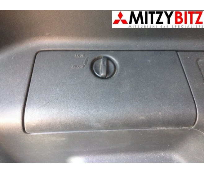 REAR LEFT POCKET LOCKING LID FOR A MITSUBISHI PAJERO/MONTERO - V76W