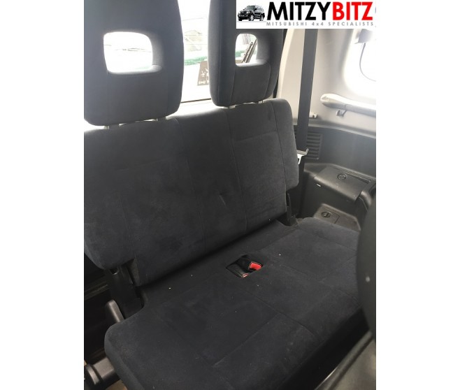3RD ROW REAR SEAT FOR A MITSUBISHI PAJERO/MONTERO - V77W