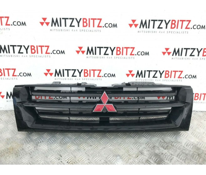 FRONT RADIATOR GRILLE FOR A MITSUBISHI PAJERO - V78W
